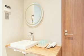 Free toiletries, hair dryer, towels, shampoo