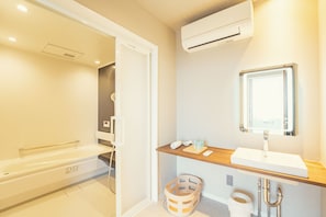 Deluxe Tent, Bay View | Bathroom | Free toiletries, hair dryer, towels, shampoo