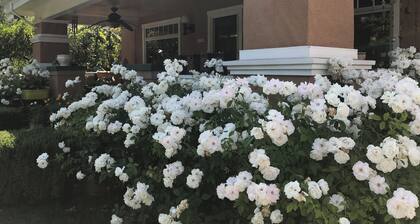 Fully Furnished 3BR/2BA Rose Garden Craftsman Home - Spacious in Prime Location,