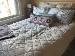 3 bedrooms, iron/ironing board, Internet, bed sheets