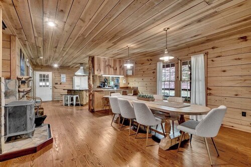 Church Farm cabin is a cozy cabin for an unforgettable stay in central Alabama