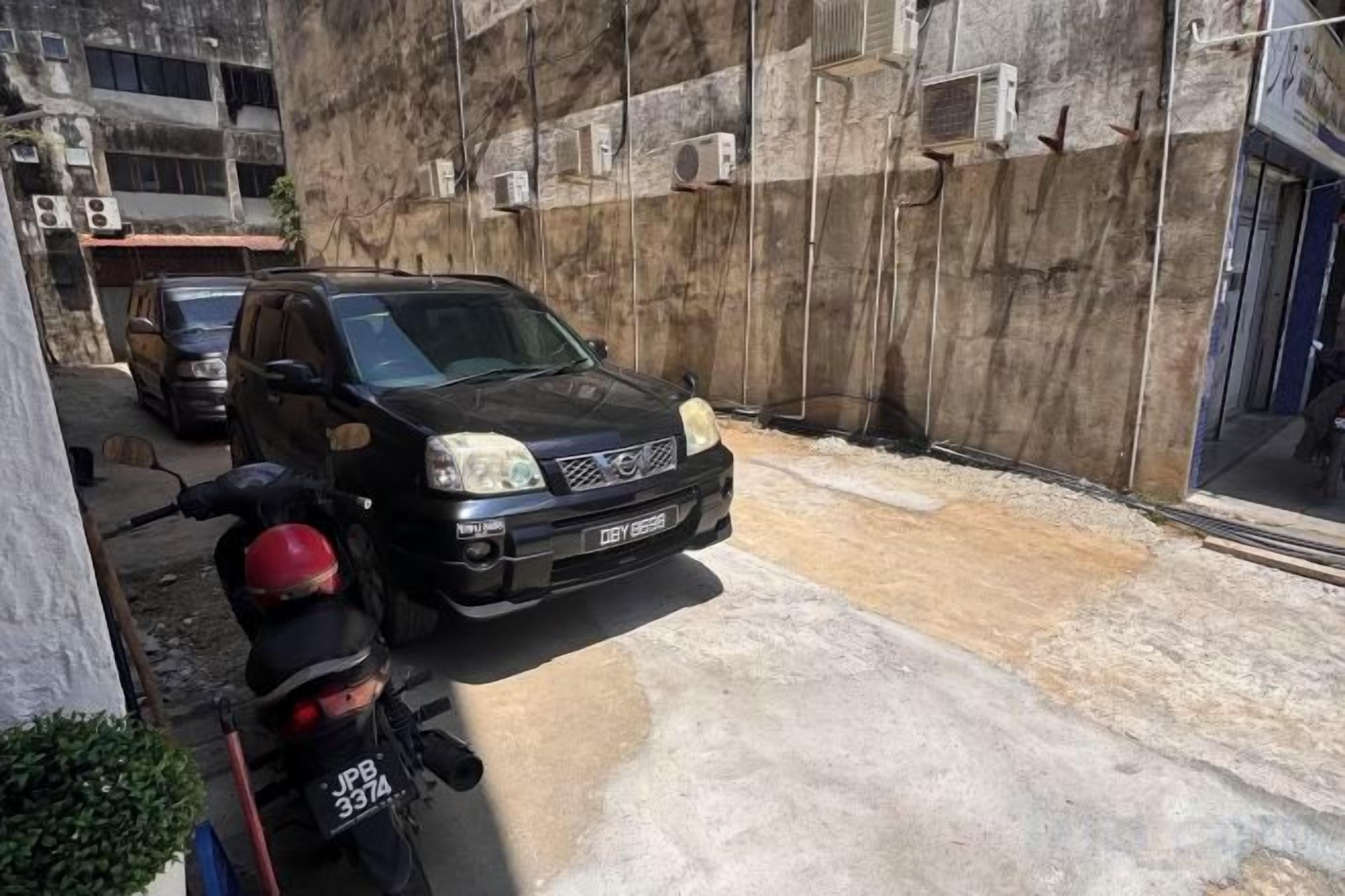 المنطقة المحيطة بالمنشأة