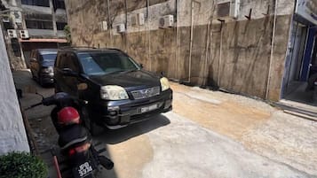 المنطقة المحيطة بالمنشأة