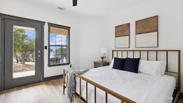 2 bedrooms, travel crib, free WiFi, bed sheets