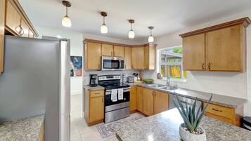 Microonde, forno, piano cottura, lavastoviglie