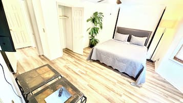 2 makuuhuonetta, silitysrauta/-lauta, Wi-Fi, vuodevaatteet