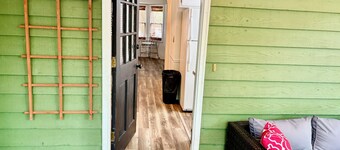 Charming 2-bedroom house in tranquil Macon with AC. Pets welcome.