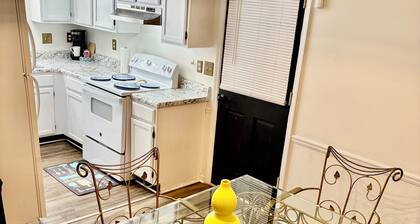Charming 2-bedroom house in tranquil Macon with AC. Pets welcome.