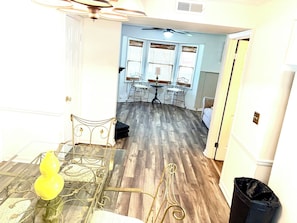 Dining - Charming 2-bedroom house in tranquil Macon with AC.  Pets welcome. (Macon)