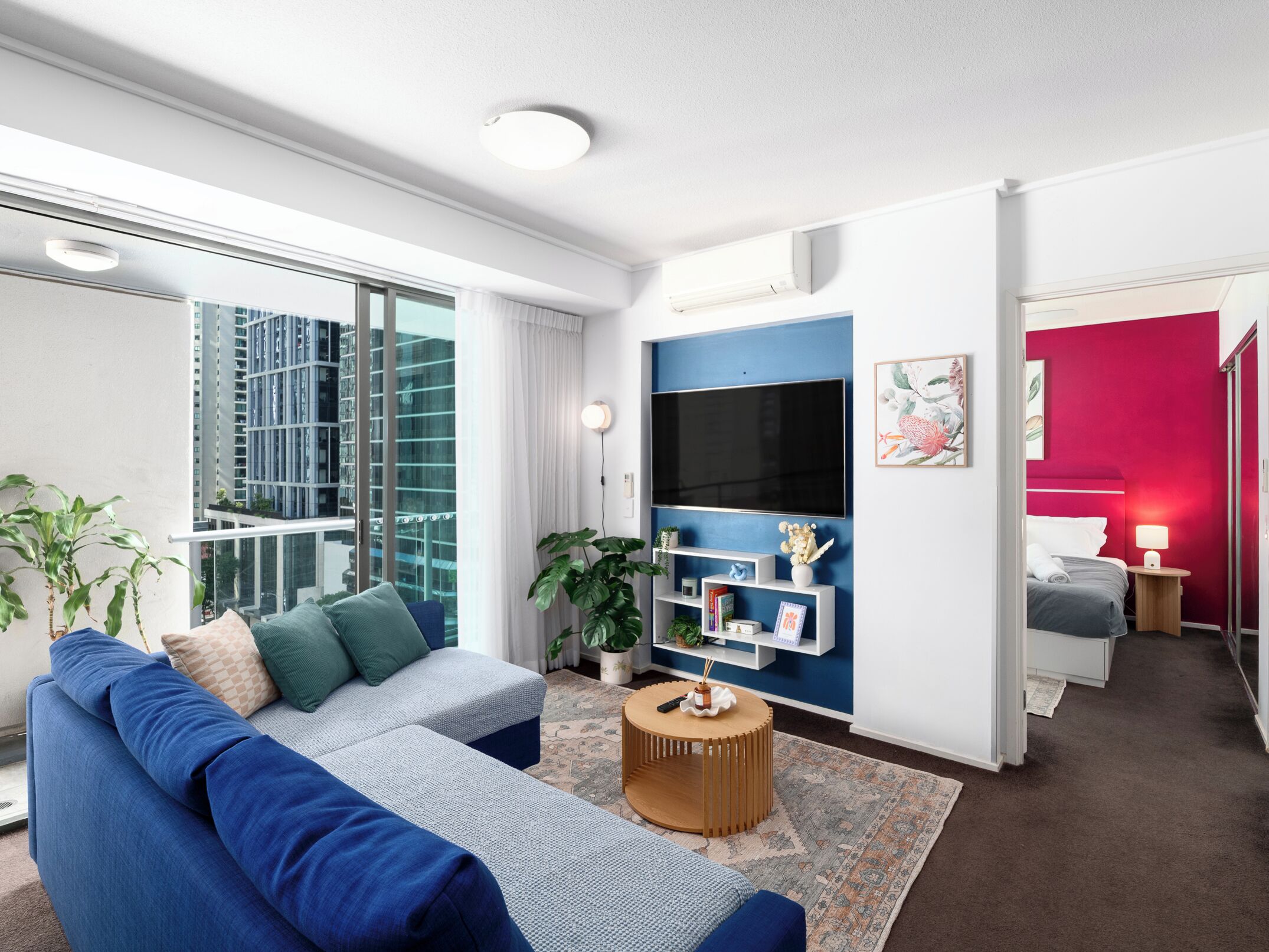 Strygejern/strygebræt, internetforbindelse, sengetøj