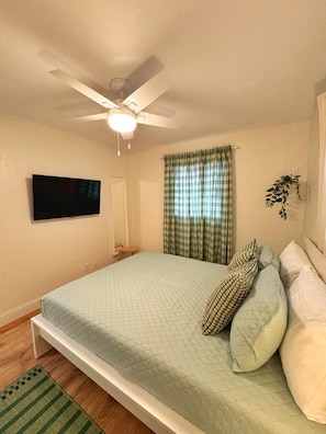 2 bedrooms, desk, iron/ironing board, free WiFi