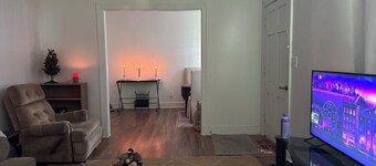 Cool 2-bedroom house with AC in charming Cleveland