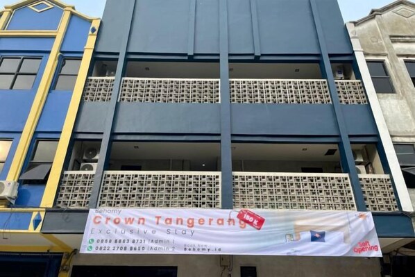 Unclassified image, 1 of 5, button - Behomy Crown Tangerang (Tangerang)