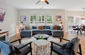 TV - Spacious 4-BR Pooler Retreat — Minutes to Downtown Savannah & Tybee (Savannah)
