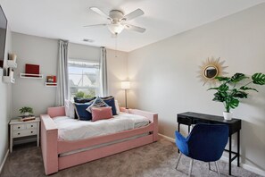 4 bedrooms, iron/ironing board, WiFi, bed sheets
