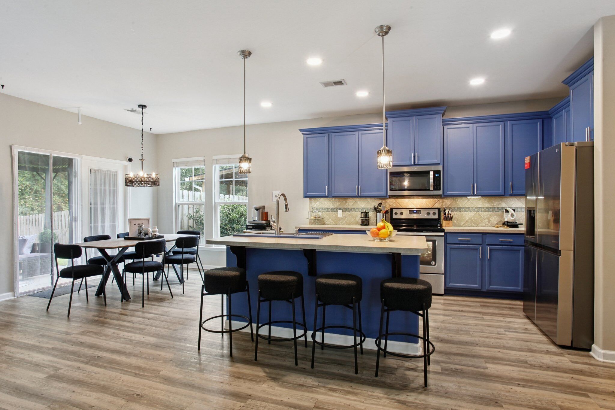 Microondas, horno, parrilla de estufa y lavavajillas 