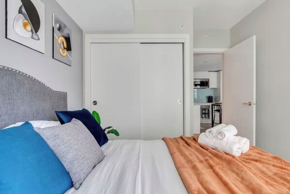 Iron/ironing board, WiFi, bed sheets