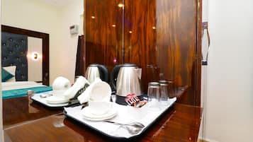 Desayuno a la carta diario (INR 250 por persona)