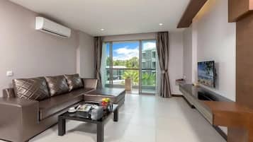 Apartment, Balcony | Living area