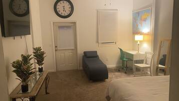 3 bedrooms, iron/ironing board, internet, bed sheets