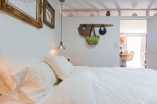 1 slaapkamer, een strijkplank/strijkijzer, gratis wifi, beddengoed