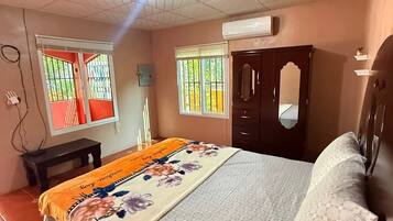 2 bedrooms, internet, bed sheets