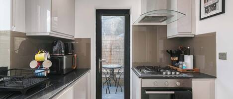 Coffee/tea maker, fridge, microwave, oven