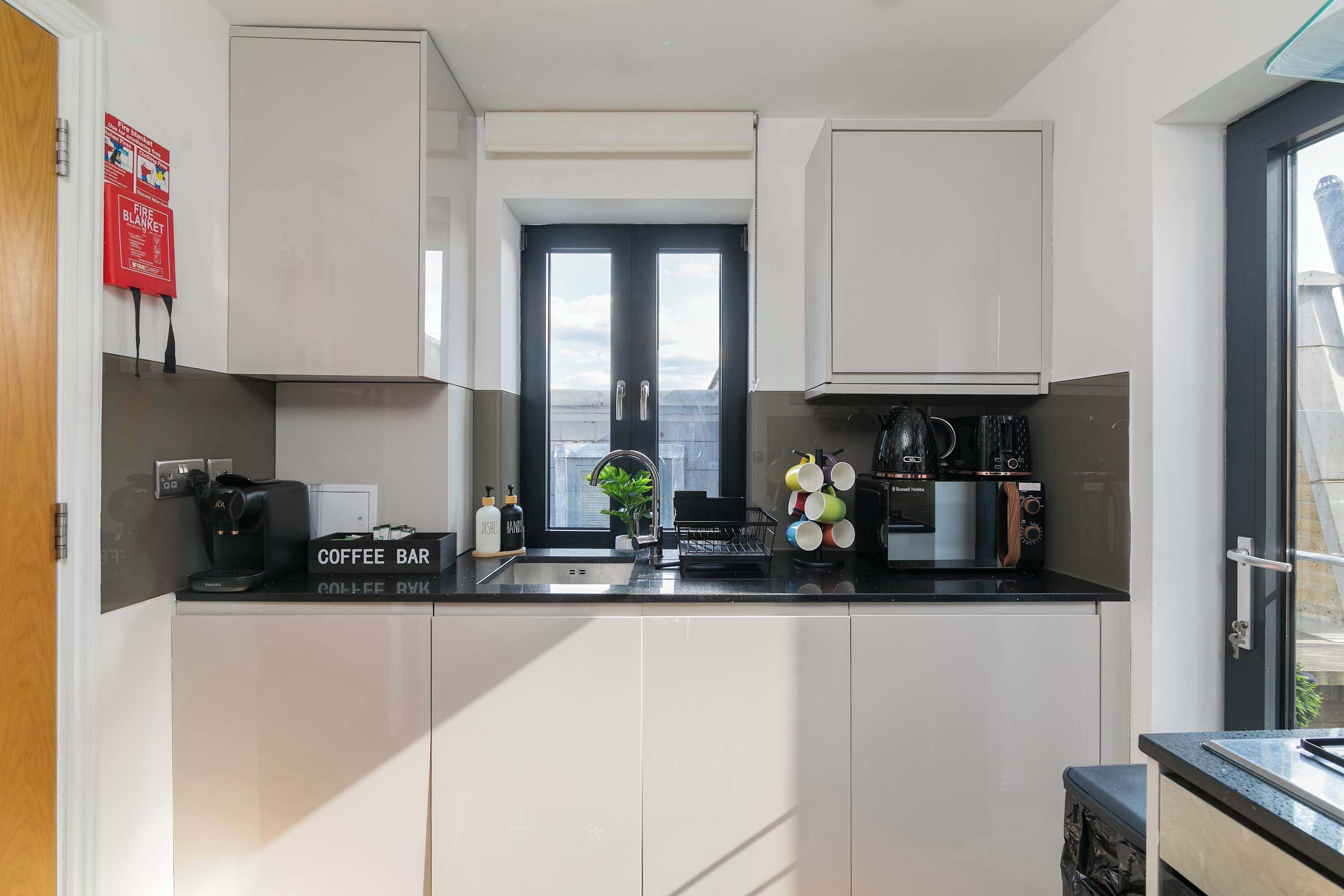 Coffee/tea maker, fridge, microwave, oven