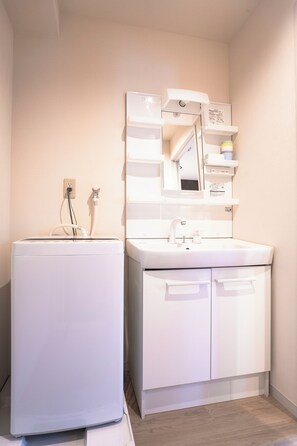 Comfort Quadruple Room | Bathroom - Tokyo Biyori Hotel (Sumida)