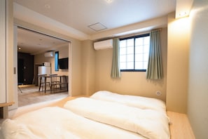 A hotel room with a bed, a desk, and a television. - Tokyo Biyori Hotel (Tokyo)