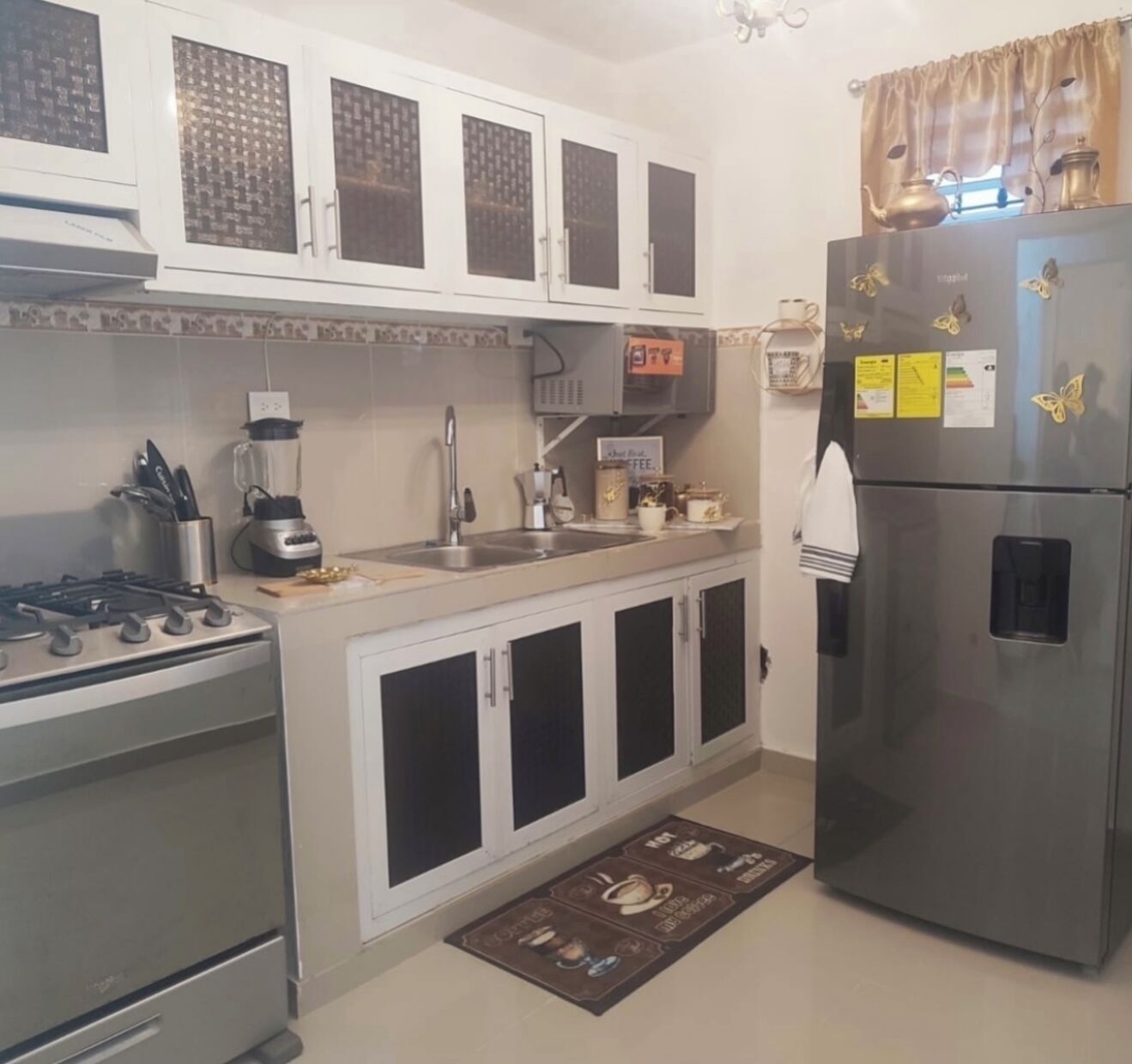 Kühlschrank, Mikrowelle, Ofen, Herdplatte