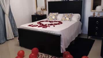 2 bedrooms, iron/ironing board, free WiFi, bed sheets