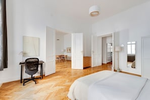 3 bedrooms, iron/ironing board, WiFi, bed sheets