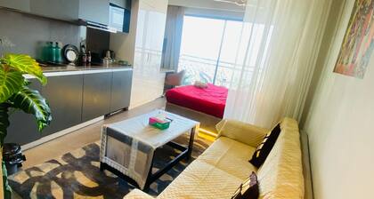 Stays in the vicinity of yamuna river and clouds with in India's tallest tower