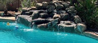 Private room in gated community Peoria, AZ