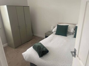 1 habitación, wifi y ropa de cama