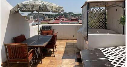 Penthouse Rústico Metepec/Chapultepec con amplia terraza, jacuzzi y asador.