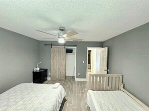 2 Schlafzimmer, Bügeleisen/Bügelbrett, kostenloses WLAN, Bettwäsche