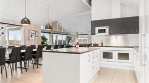 Fridge, oven, stovetop, coffee/tea maker