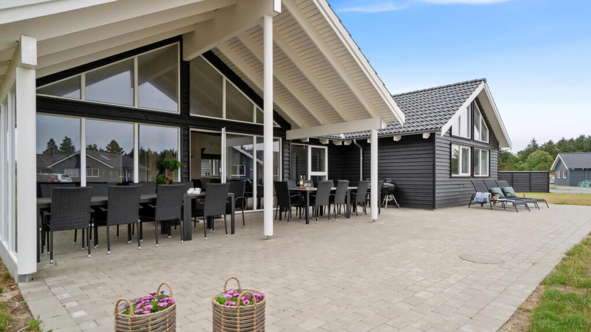 屋外ダイニングエリア