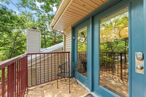 Property grounds - Table Rock Lake Access-Upgraded Bungalow w Washer & Dryer-Free Attraction Tickets-Mini Golf (Kimberling City)