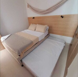 1 chambre, fer et planche à repasser, accès Internet, draps fournis