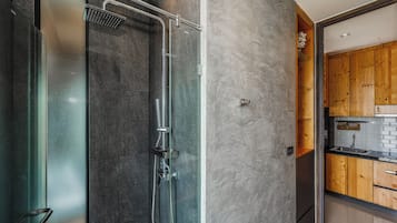 Apartment, Balcony | Bathroom