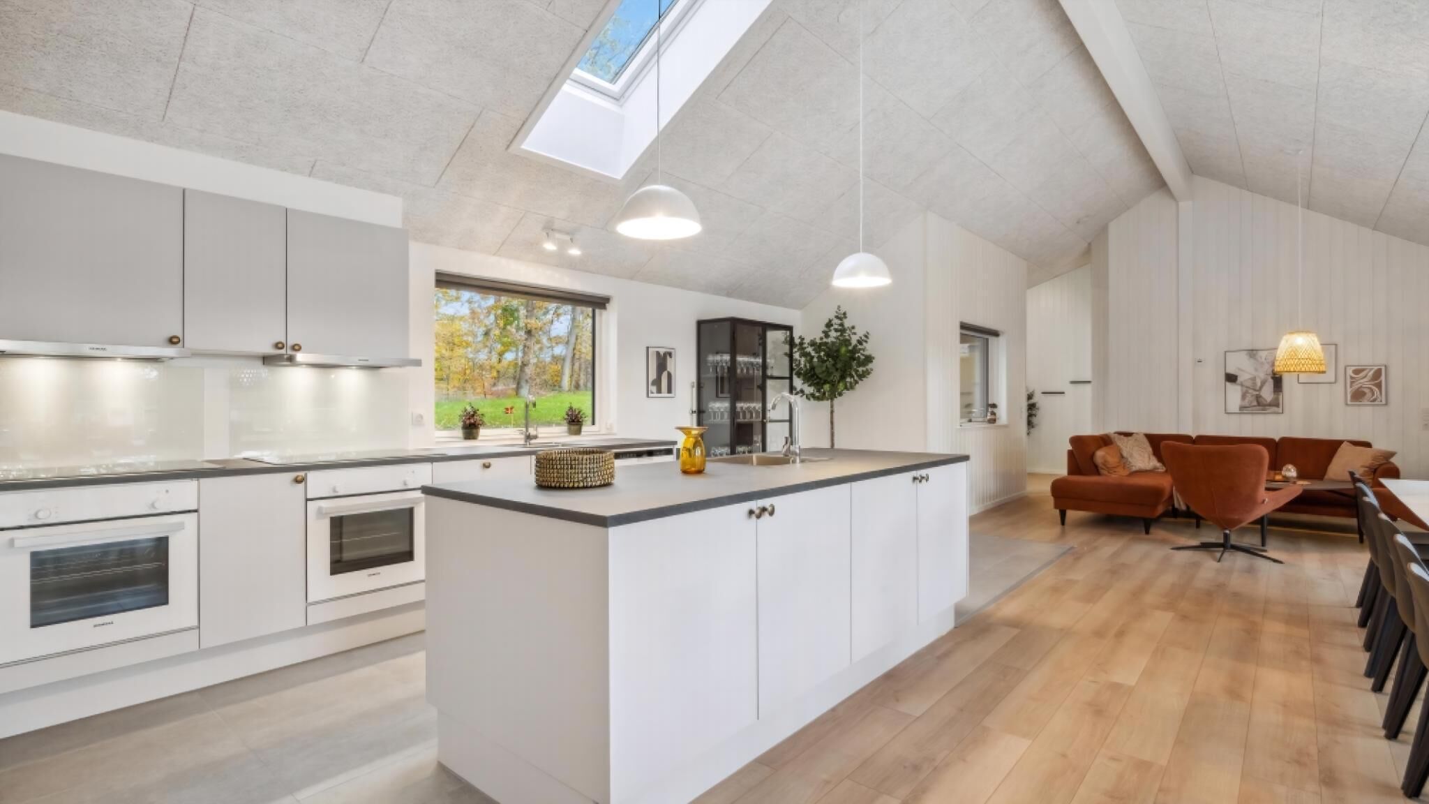 冷蔵庫、オーブン、コンロ、コーヒー / ティーメーカー