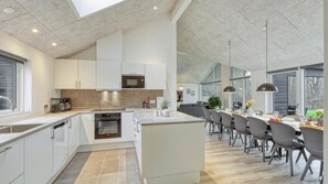 Fridge, oven, stovetop, coffee/tea maker