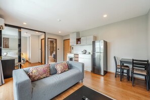 Apartment, Balcony | Living area