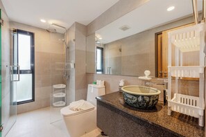 Appartement, balkon | Badkamer