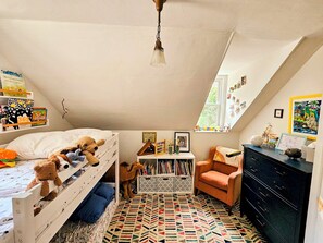 3 bedrooms, desk, travel crib, free WiFi - Charming Historic Riverfront 3BR Farmhouse, Pet-Friendly (Townshend)