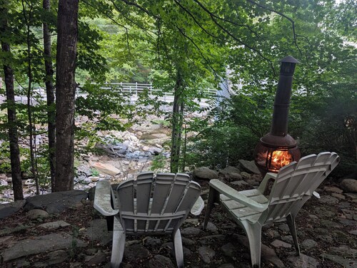 Charming Historic Riverfront 3BR Farmhouse, Pet-Friendly