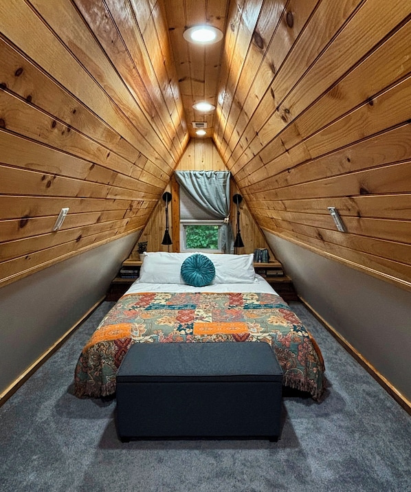 2 bedrooms, travel cot, free WiFi, bed sheets